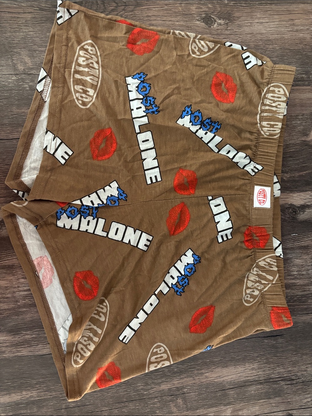 Lightweight Brown ‘Malone’ Graphic Lounge Shorts posty co